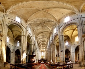 Intérieur de la Basilique de St Maximim la Sainte Baume.